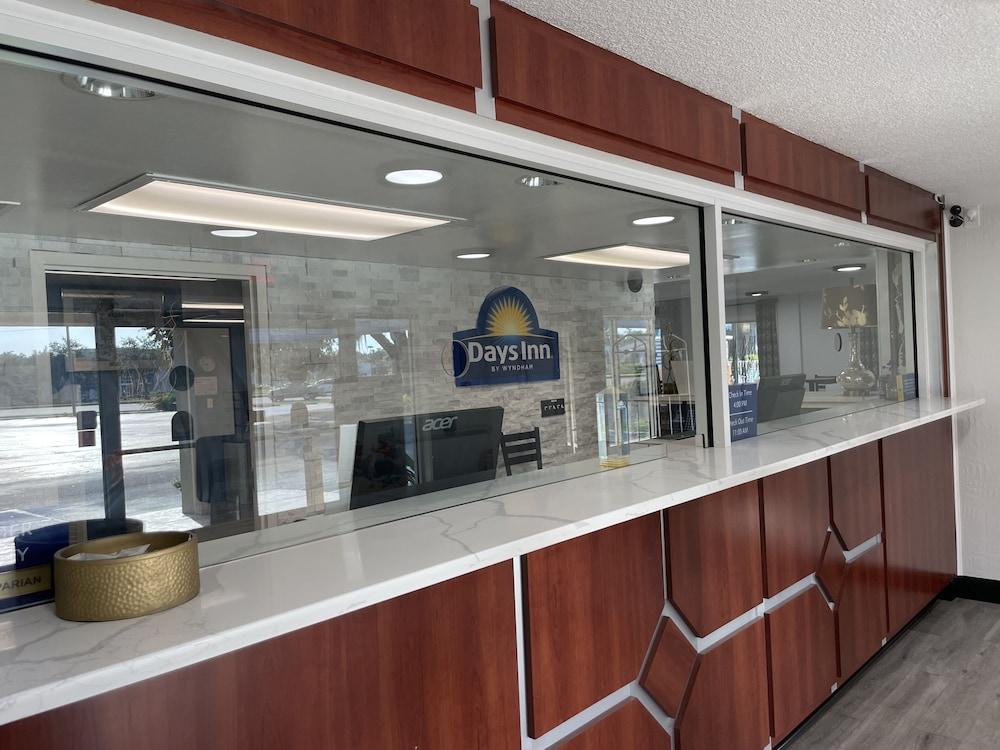 Days Inn By Wyndham Port Charlotte Town Center Bagian luar foto